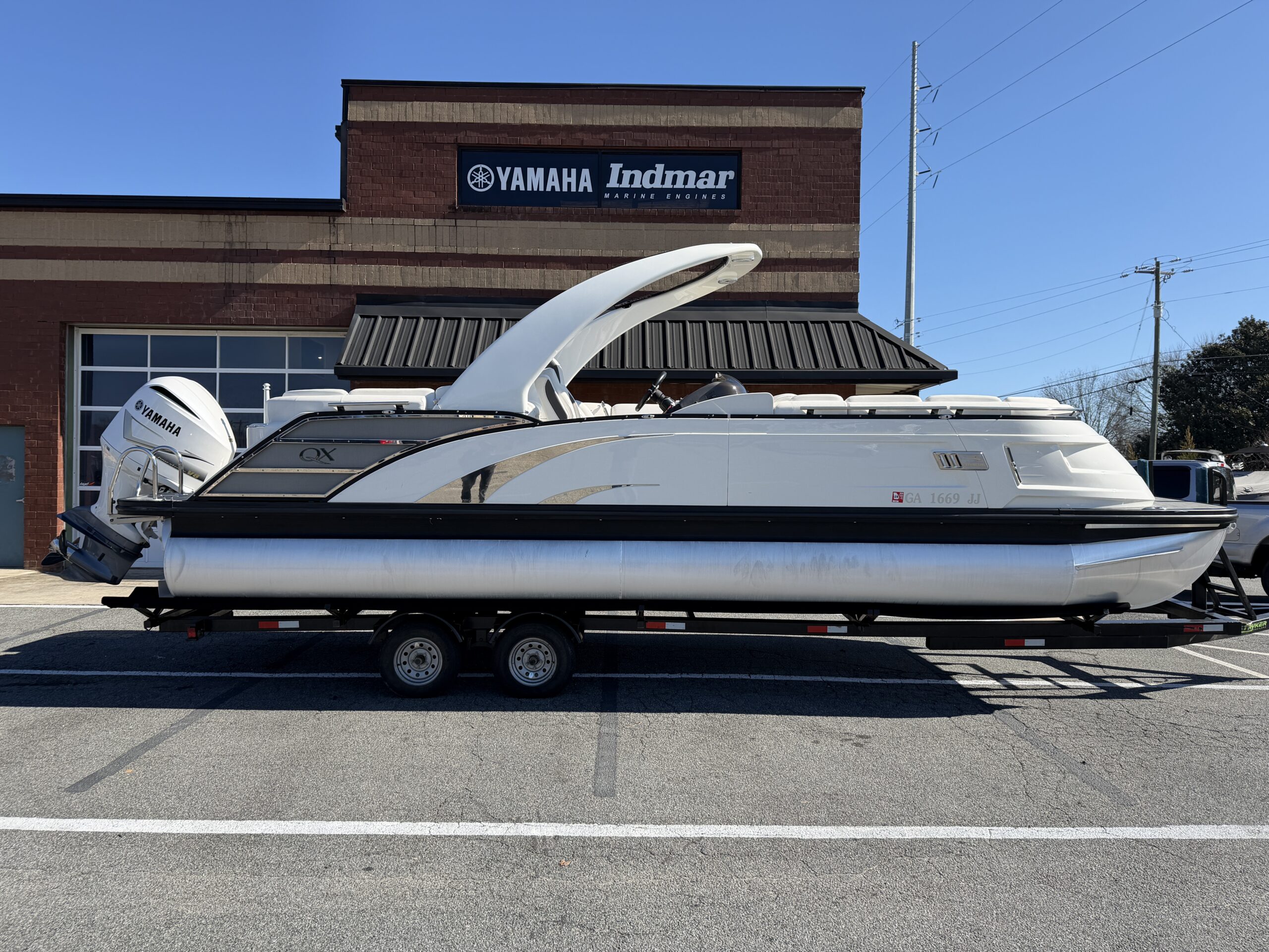 2021 Bennigton 25 QXFBA – 121 Hours